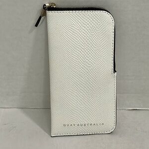 Quay Australia Textured White glasses pouch NWOT